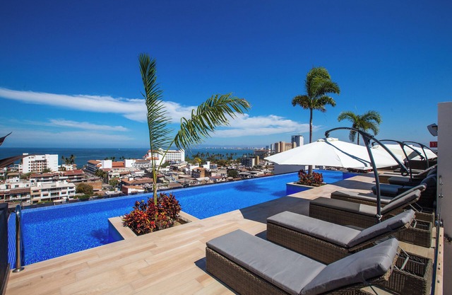 New Downtown Condo w/Private Dipping Pool