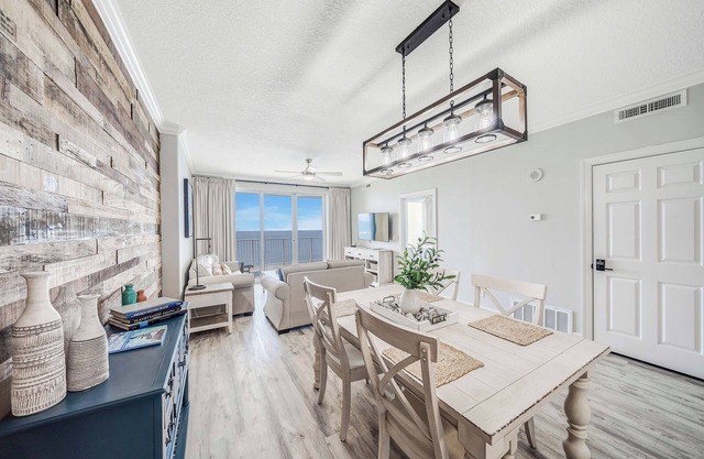 NEW Emerald Isle 2107 "Manta Ray Villa" Pool, FREE Tix & Beach Service for 4!