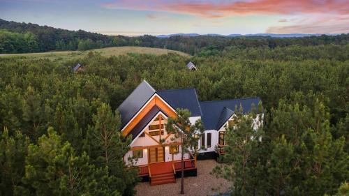 NEW Entertainer Cabin with Spa Games & Playground