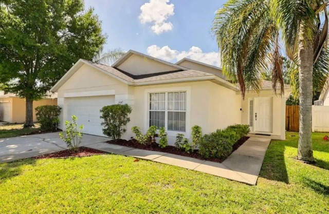 New! Family Friendly 4 Bedroom, South facing Pool/Spa, quiet residential area