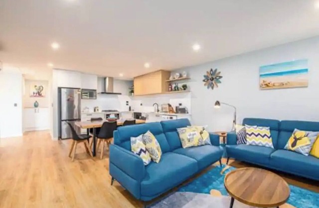 New, family friendly warm/3bedroom3bathroom/kingbed, mountain view/unitB