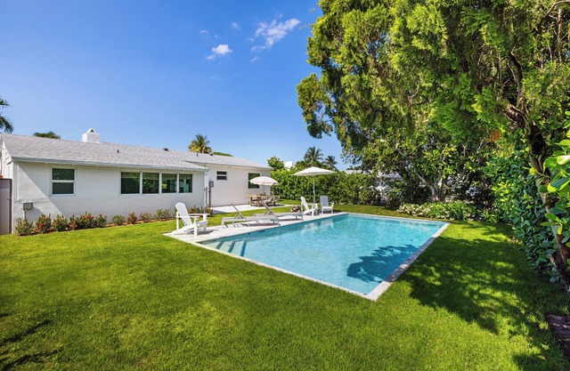 New! Fully Renovated Luxurious Villa in SoSo with Pool in West Palm Beach