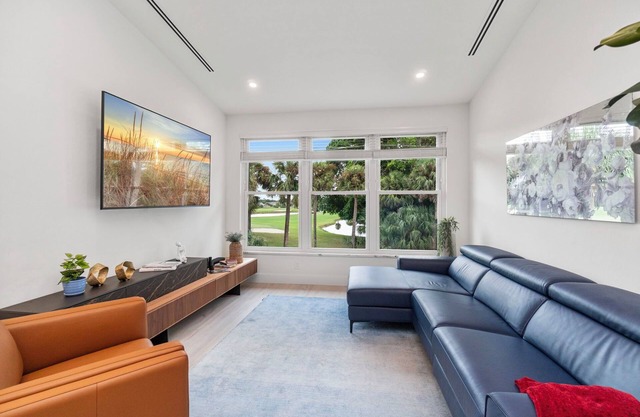 NEW! Golf View Getaway Condo, 3 bedrooms, 2 bathrooms, 1 car garage, heated pool