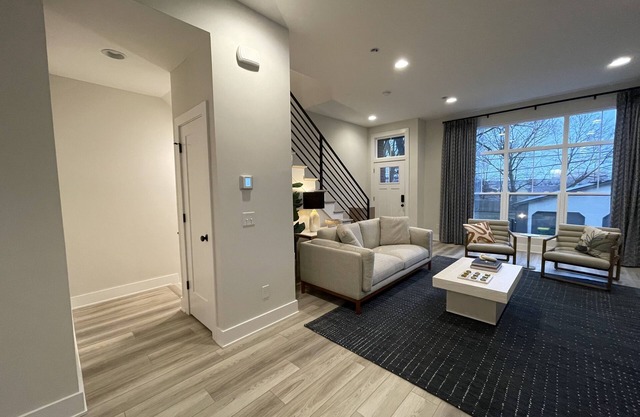 NEW! Grand Park-2 min drive. Dwntwn Westfield-walk to restaurants & Monon.