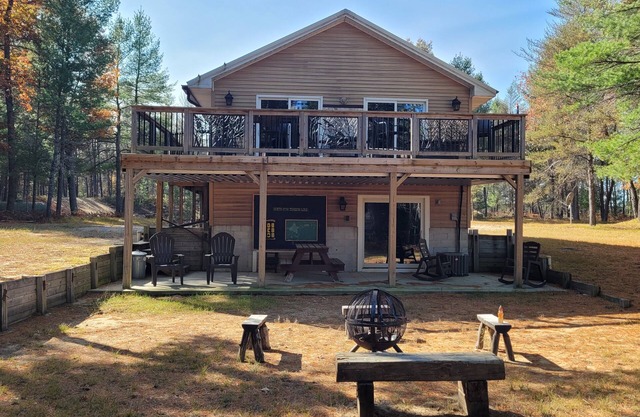 NEW! Hazel's Goose Creek Lodge - Private Riverfront! Very Serene and Peaceful! Central A/C!