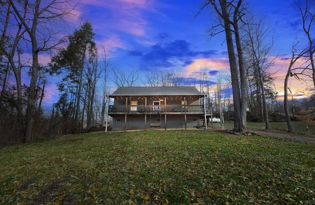 NEW! Hillside Hideaway 2-Bedroom Cabin