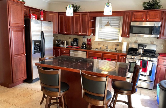 New! Historic! Pro Cleaned, Self Check In Sleeps 16