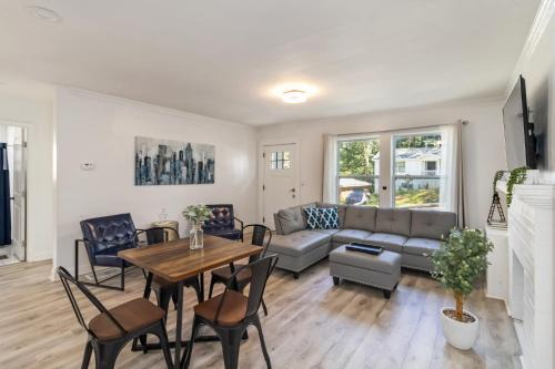 New Home in MidTown- Sleeps 11 For Rent in Atlanta