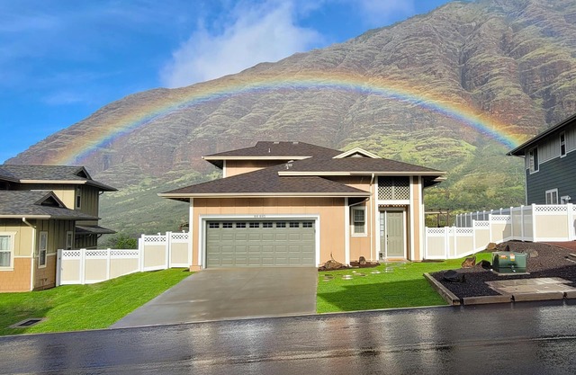 New home. Stunning ocean and mountain views. 5 Minutes from the beach