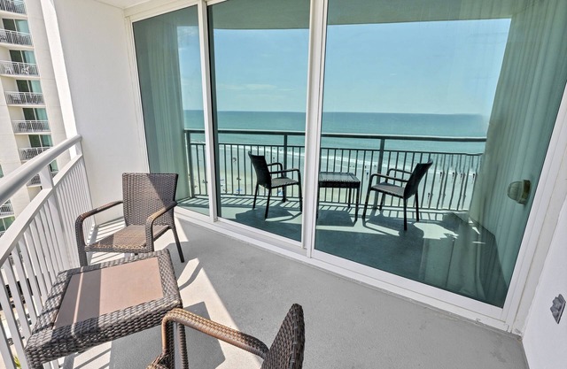 New Honey Moon Suite, 1BR Direct Oceanfront, Pools