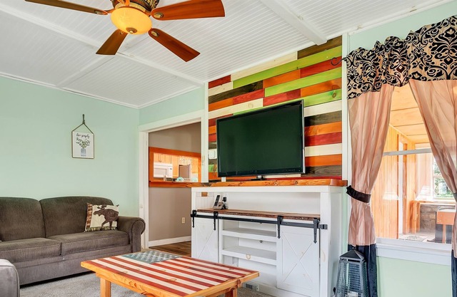 *NEW*Horth Hollow-Hot Tub!8.3 Miles to Dreams Park