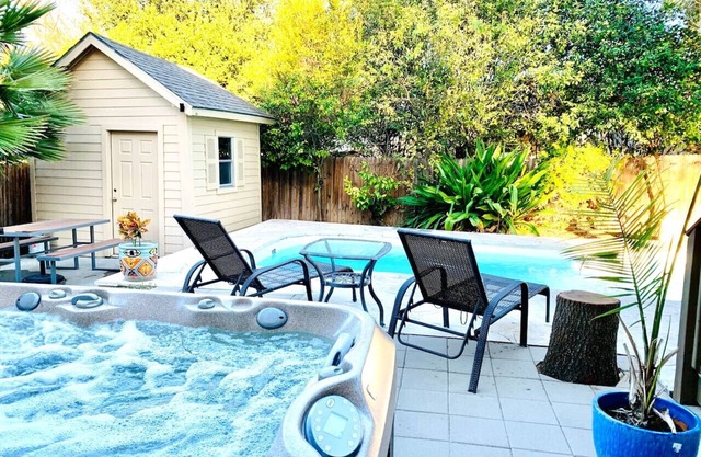 NEW HOT TUB! POOL & grill! SeaWorld/Military