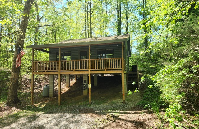 NEW HOTTUB! 1/4/25 Walk to town, EV Charger, In the Woods