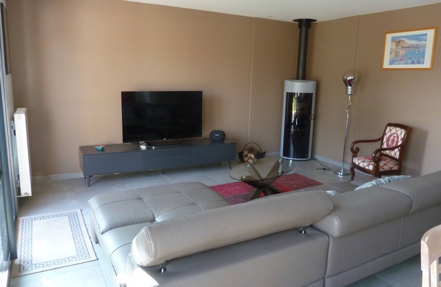 NEW HOUSE CONTEMPORARY CALM QUARTER