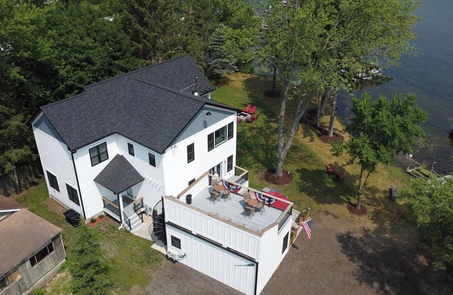 New house, sleeps 15, 5 car parking. Separate building with bar. Pets welcome!