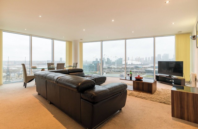 New Island Executive 2 Bed 2 Bath Apartment