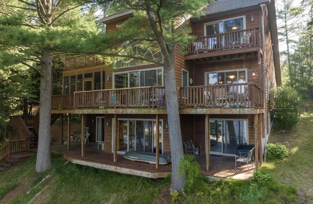 *NEW* Lake Charlevoix Home Friday to Friday