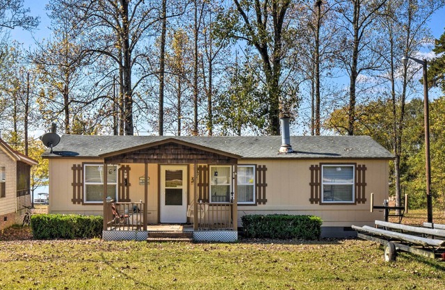 NEW! Lakefront Townville Cottage w/ Boat Dock!
