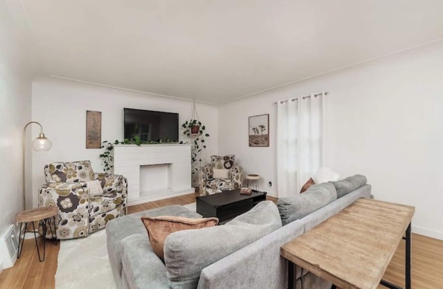 NEW- Large Solar Powered Home, 5 Bed 2 Bathnn