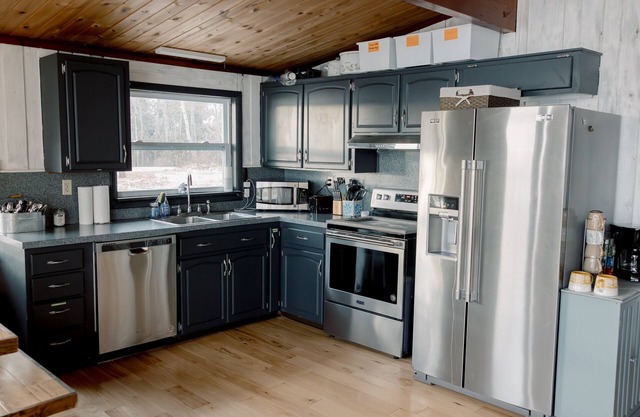 New! Latitude Adjustment-lake front on Bass Lake-Pet friendly!