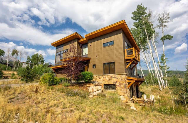 *NEW Listing* Aspen Sky Lodge- Walk to Clubhouse, Mountain Views