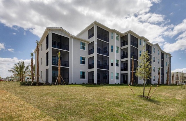 New Listing! Charlotte Harbor Area Resort, 120mi to Disney & 134mi to Universal - GRH598410