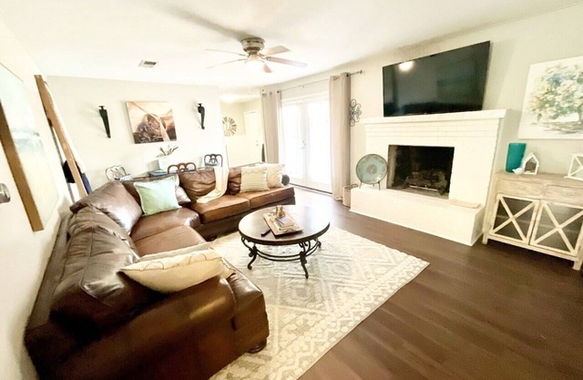 New Listing in the heart of Fort Worth - 4 Bedrooms and professionally decorated
