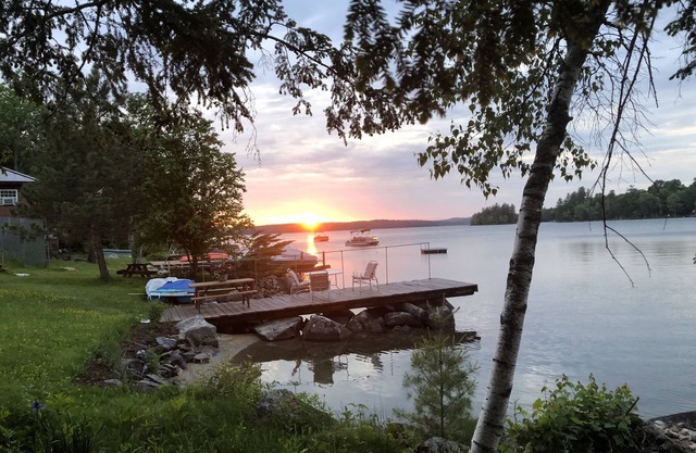NEW LISTING ♥ Lake-House on Water, East Lake, Belgrade Lakes