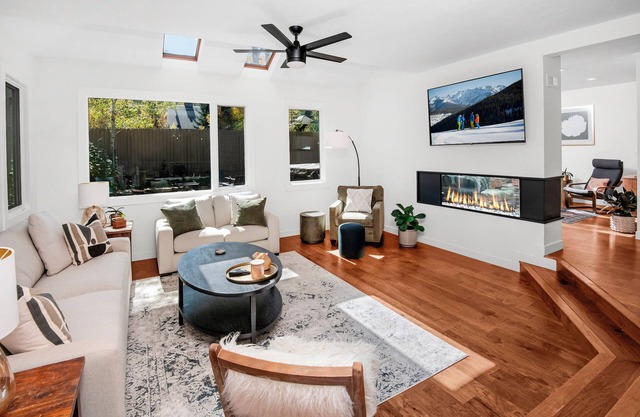New Listing! Luxury Kitchen| Fireplace| Private Hot Tub| On Bus Loop