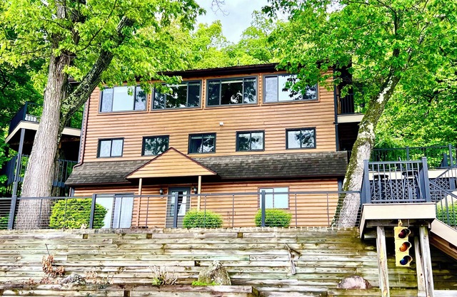 NEW Listing on Keuka! Expansive 3-Story Lakefront Lodge