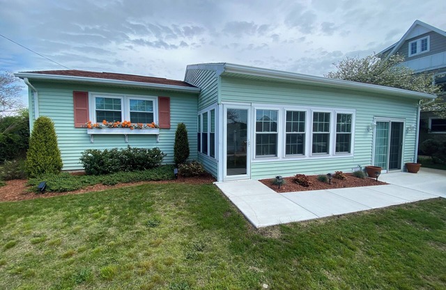 NEW LISTING! Pop's Coastal Cottage only a Block to the Sandy Bay Beach