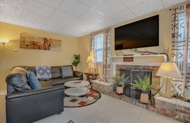 NEW LISTING! SFH,Privacy,InLaw Suite,Parking,Metro,WiFi,Kitchen by RedAwning
