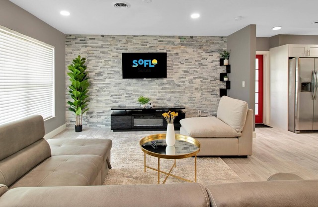 NEW LISTING! Stylish 3br Oasis, close to PGA, Mets, Club Med by RedAwning