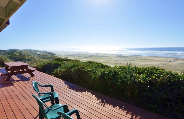New Listing! The perfect beachfront getaway, Stunning sunsets, Direct beach access