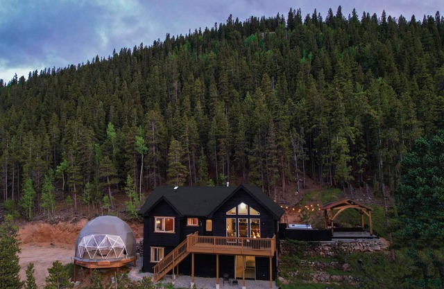 New! Lodge & Dome Theater/Yoga Studio + Hot Tub