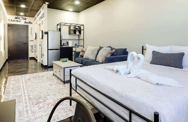 *New* Loft 5 min Shadyside/East Liberty Sleeps 8
