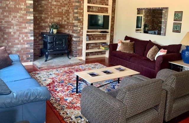 New! Lower Level Ranch Home - 10 mins to Town