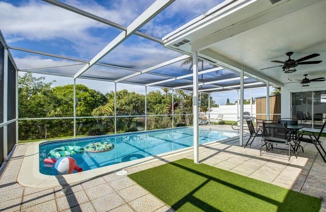 New! Lush Villa w/Pool and King Bed Sleeps 10.