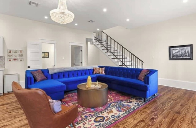 New! Lux 5 bed/3.5 bath-Walking Distance to FQ!