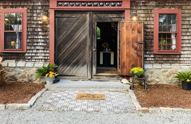 New- Lux Barn Retreat! Private, and beautiful escape.