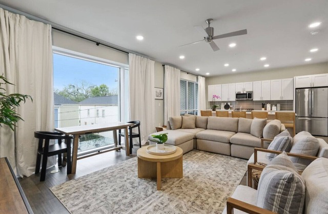 New Luxury 2 Bedroom Condo with Pool & Balcony