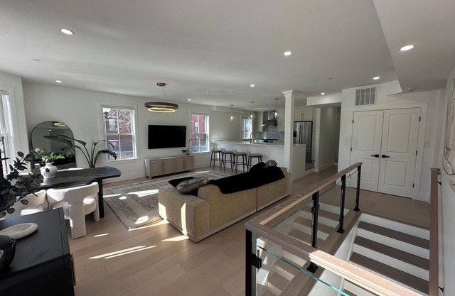 New Luxury 3 Bed 3 Bath Condo - East Boston Just 0.5 Miles to Airport T Station