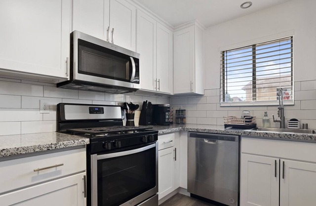 New Luxury apartment: spacious 2 beds 1 bath
