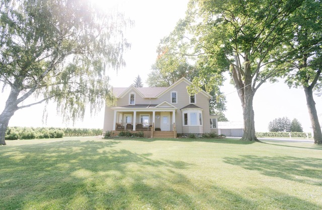 NEW Luxury Modern Farmhouse in the Vineyards ✤ 3 Bedroom - Niagara-on-the-Lake
