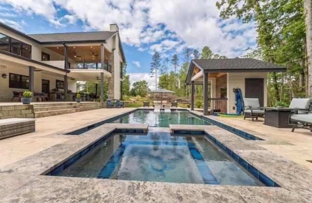 New Luxury House on Lake Hartwell w/swim up bar