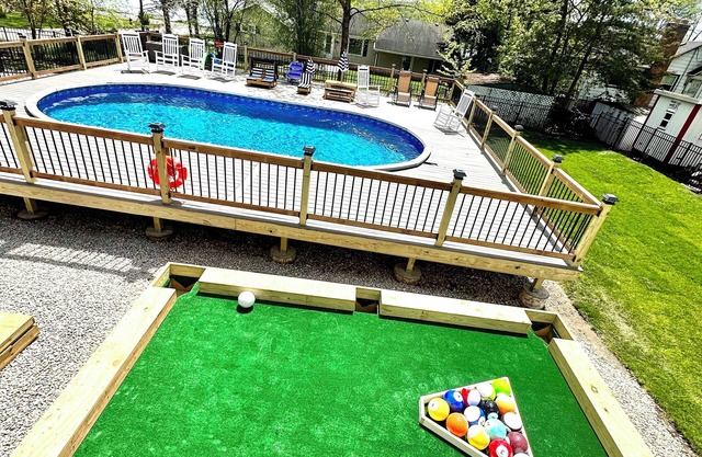 New Luxury HouseHeated Pool, 2 hot tubs, Sauna, Fire pit, Photo area