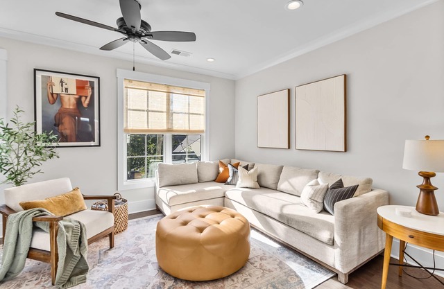 New Luxury Townhouse - Central to Downtown Greenville