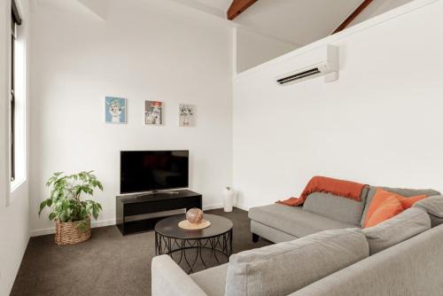 NEW - Middle of CBD Fresh 1BR Apt!