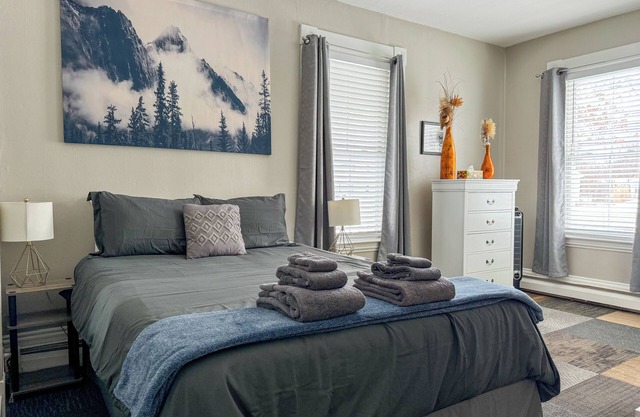 NEW - Mins to Manchester - Nashua - Queen Bed - Walk to Downtown/Parks