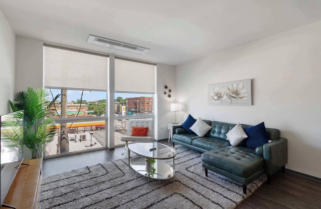 New, Modern 1BR City Escape